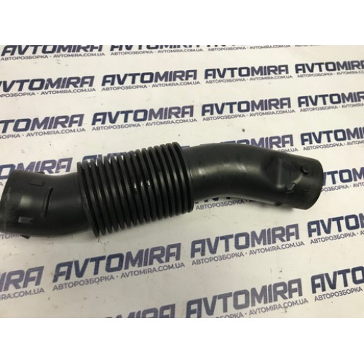 Патрубок воздушный Peugeot 308 1.6BlueHDI 2013-2021 9806604180